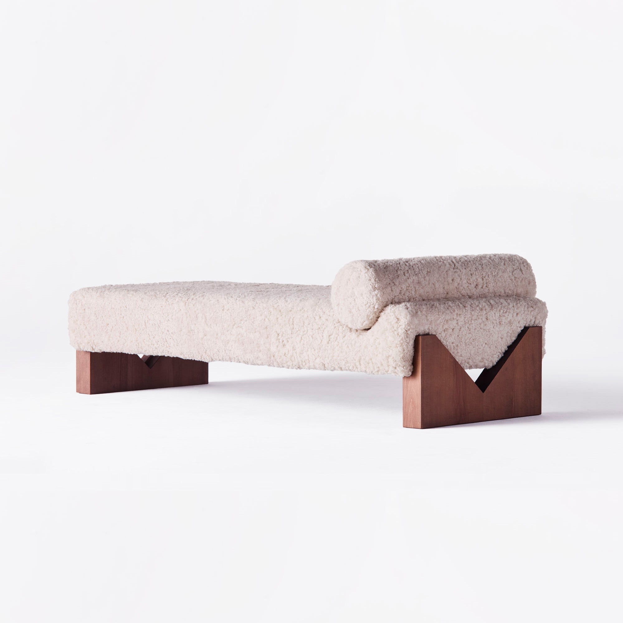 V Day Bed Sheepskin