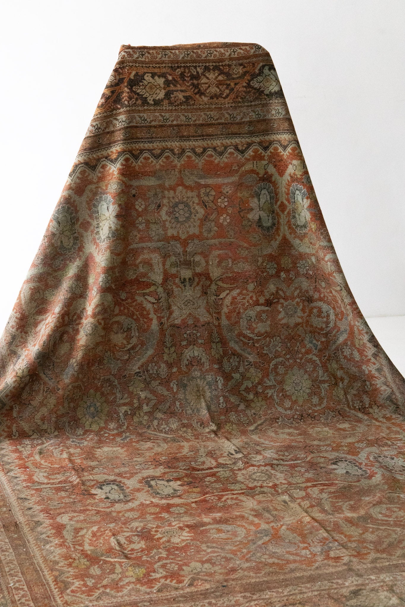 Kila | 10'3 x 13'10
