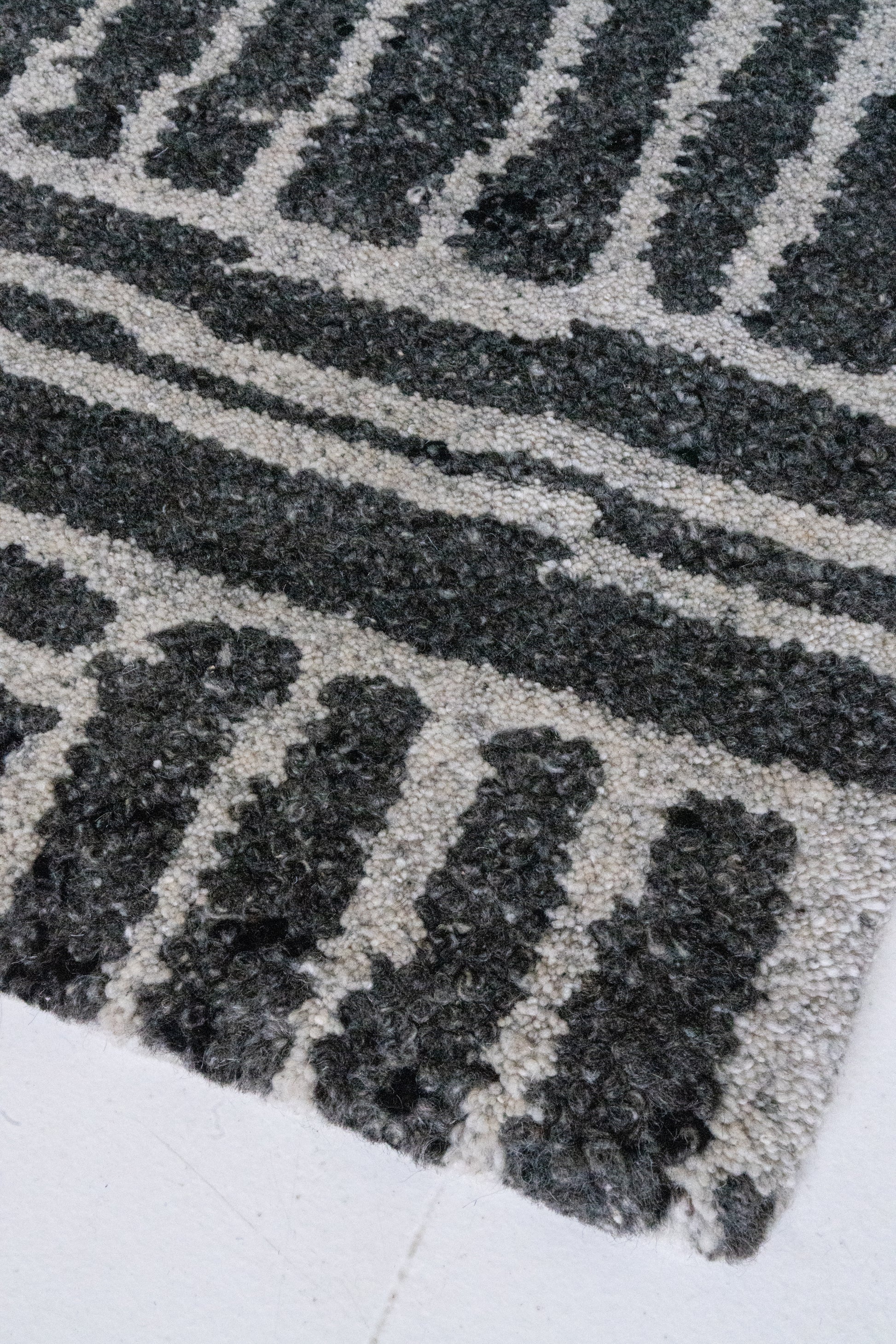 Alpine-Iron-Alps :: District-Loom-Alpine-Collection-Alps-Corner-Detail-Corner