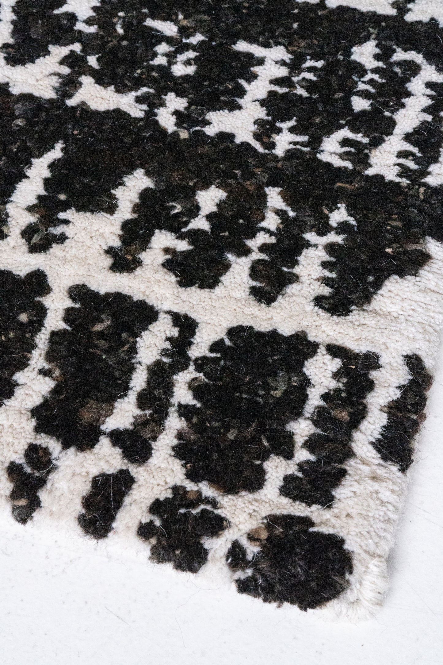 Alpine-Iron-Mountain :: District-Loom-Alpine-Collection-Iron-Mountain-Corner-Angle