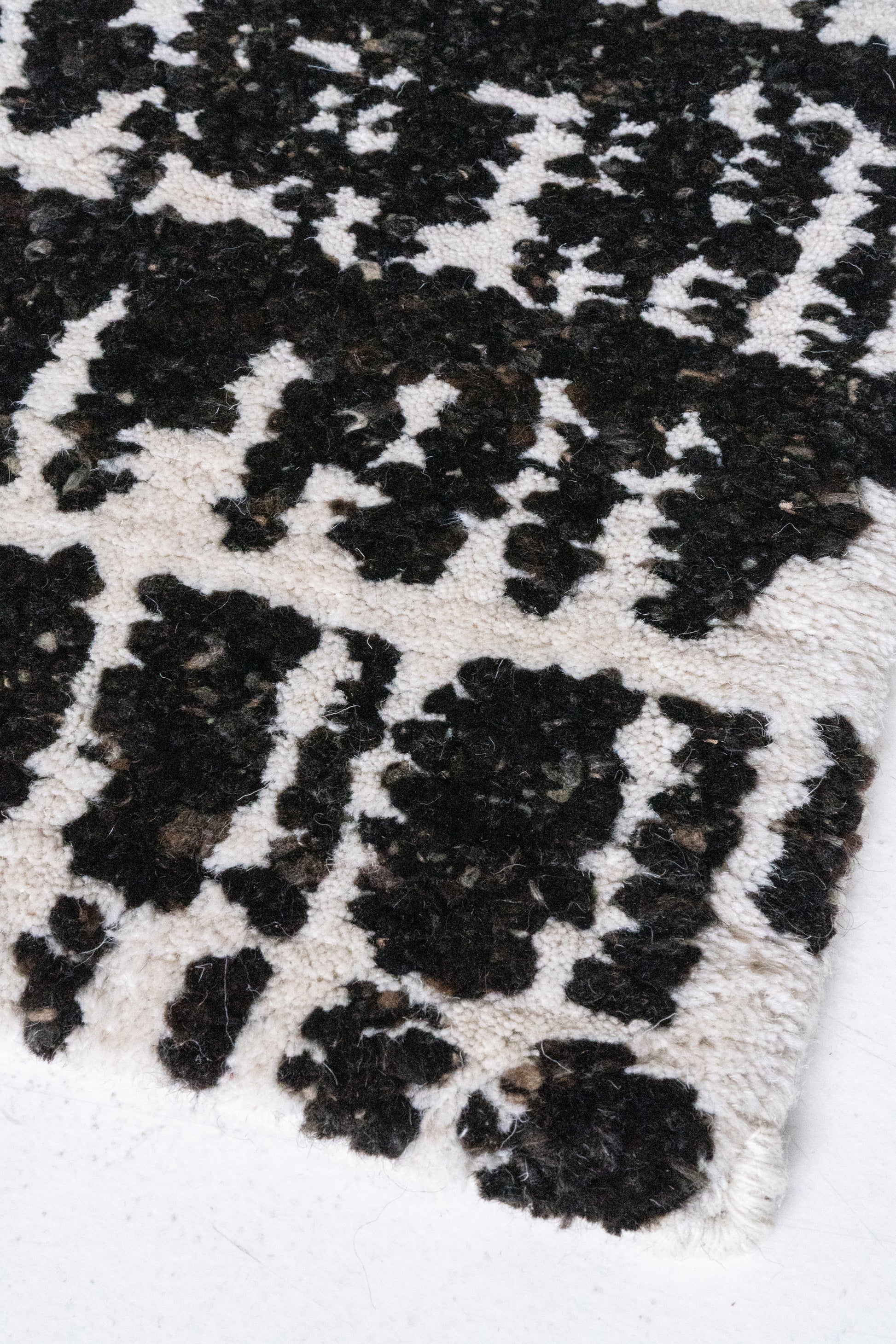 Alpine-Iron-Mountain :: District-Loom-Alpine-Collection-Iron-Mountain-Corner-Angle