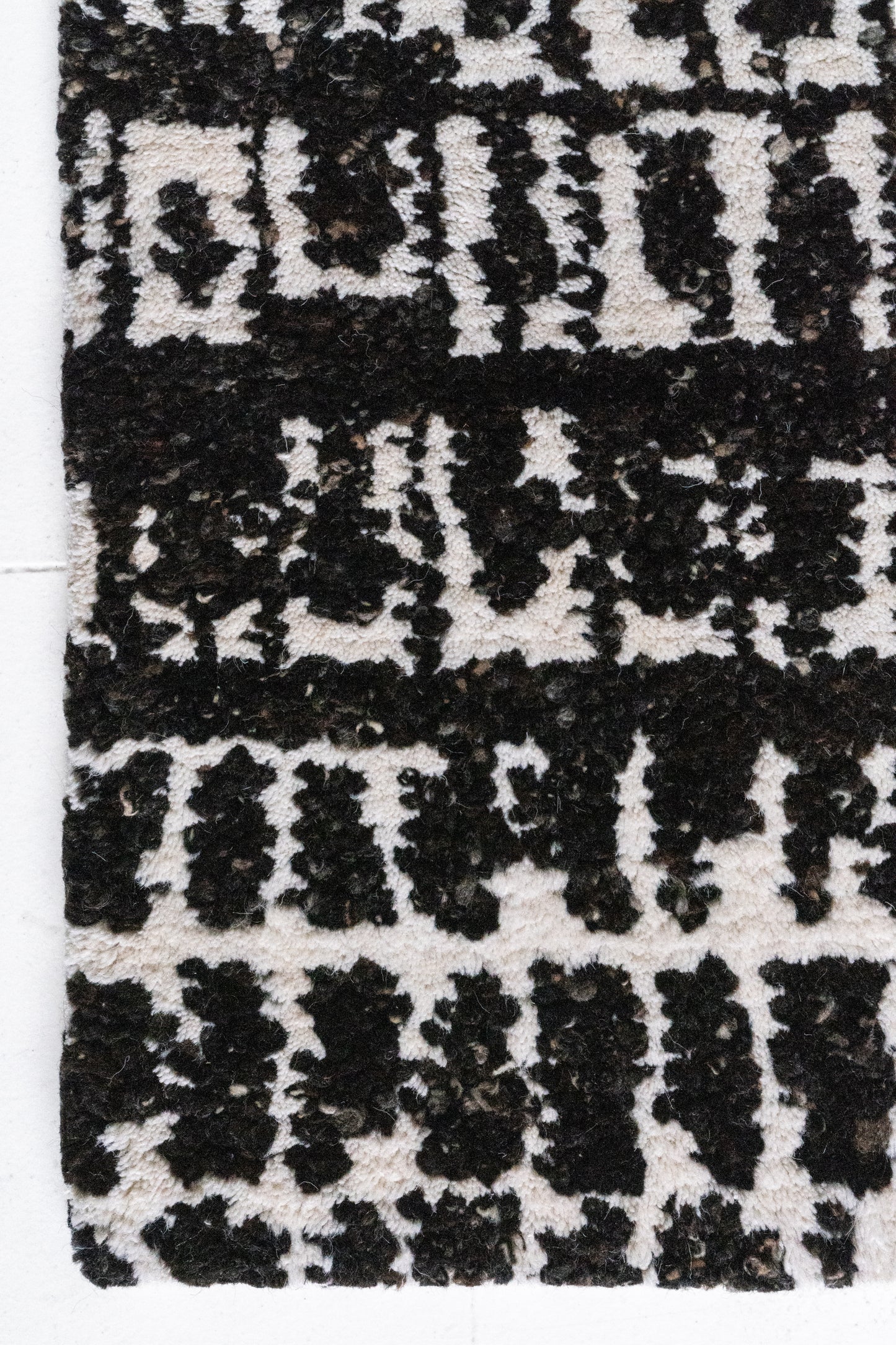 Alpine-Iron-Mountain :: District-Loom-Alpine-Collection-Iron-Mountain-Corner