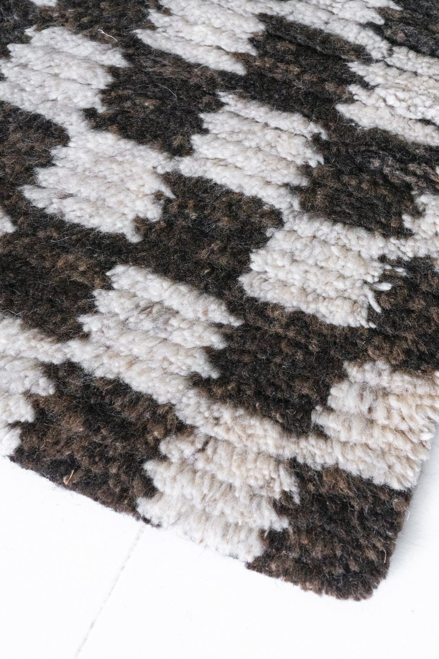 District-Loom-Custom-Rug-Studio-Heritage-Check-Sample-Detail-Corner