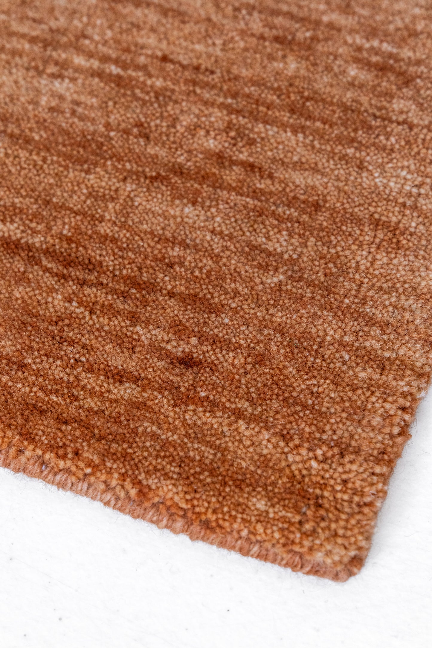 Linear-Rust :: District-Loom-Gabbeh-Collection-Cinnamon-Detail-Corner