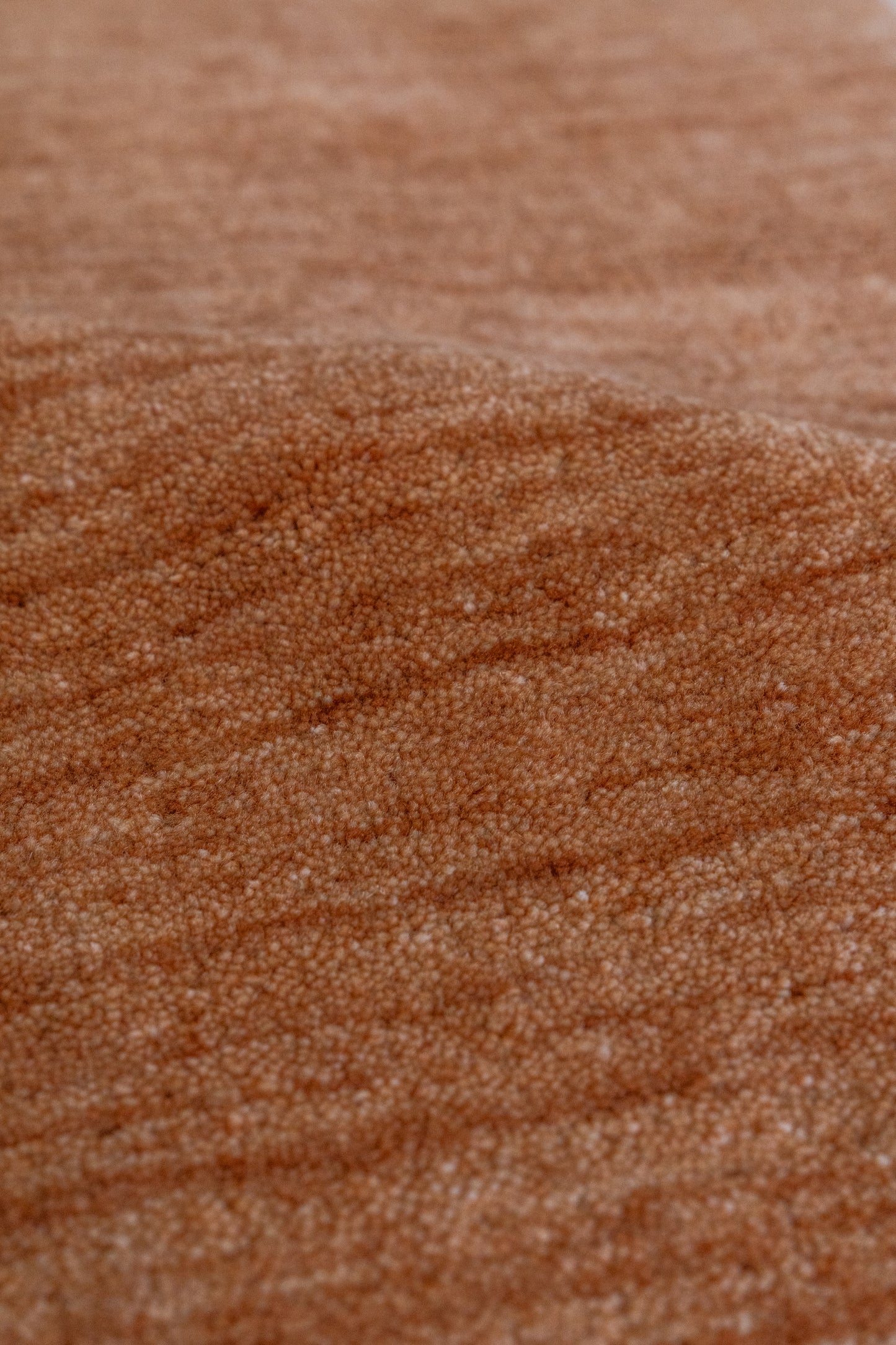 Linear-Rust :: District-Loom-Gabbeh-Collection-Cinnamon-Detail-Movement