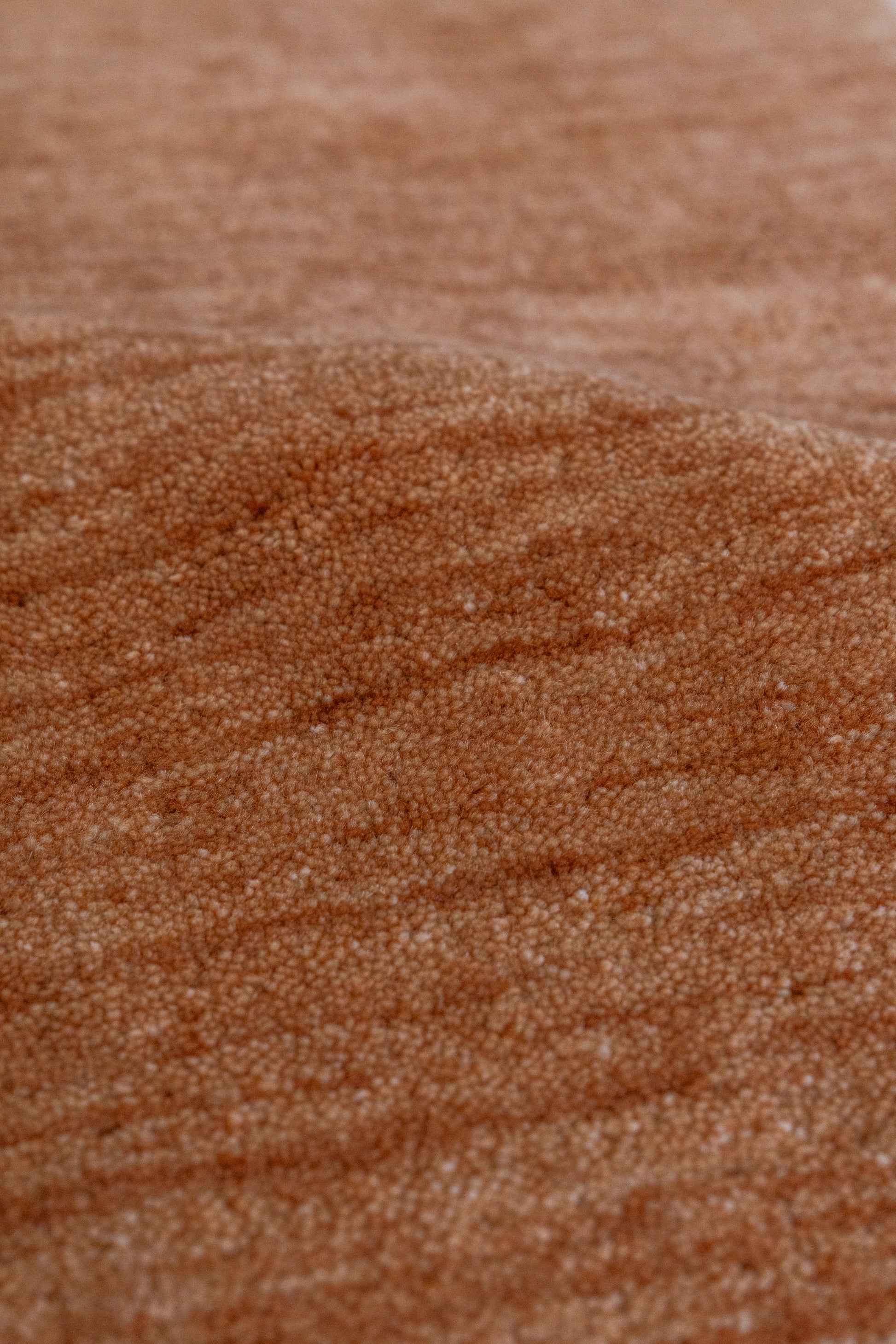 Linear-Rust :: District-Loom-Gabbeh-Collection-Cinnamon-Detail-Movement