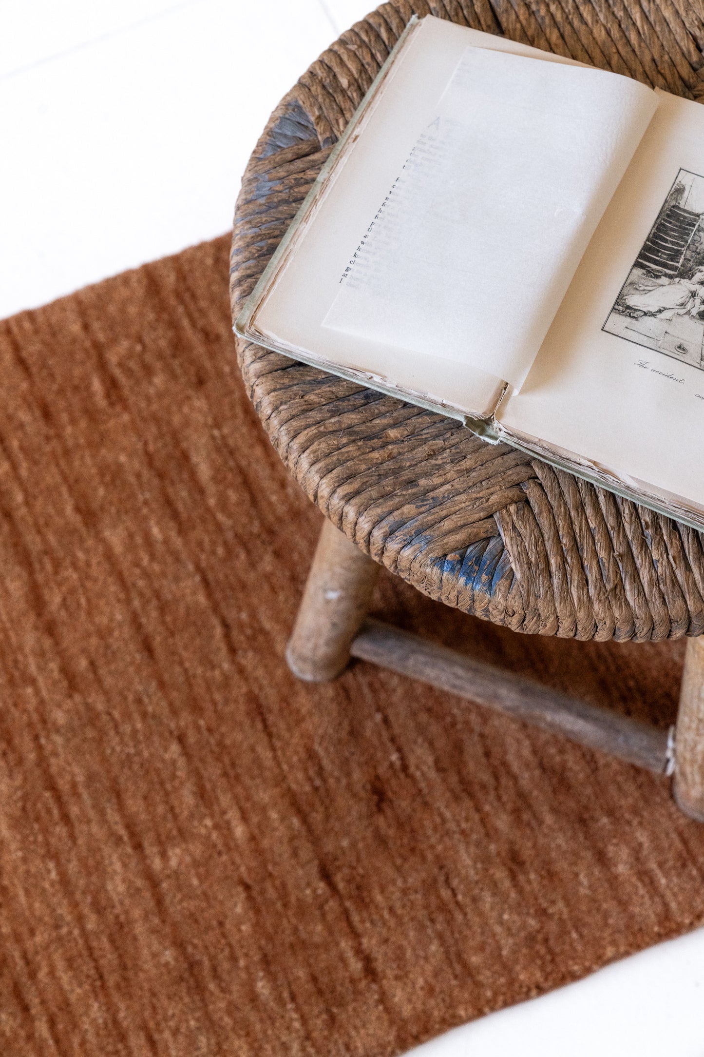 Linear-Rust :: District-Loom-Gabbeh-Collection-Cinnamon-Detail-Styled