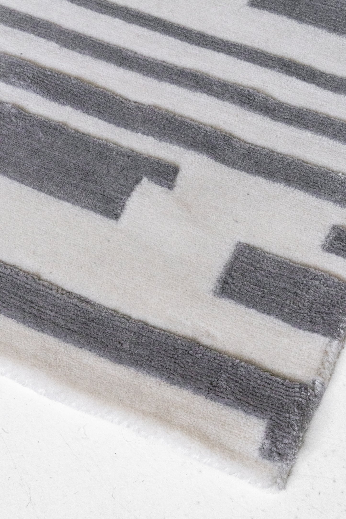 District-Loom-Strata-Collection-Foundation-Detail-Corner