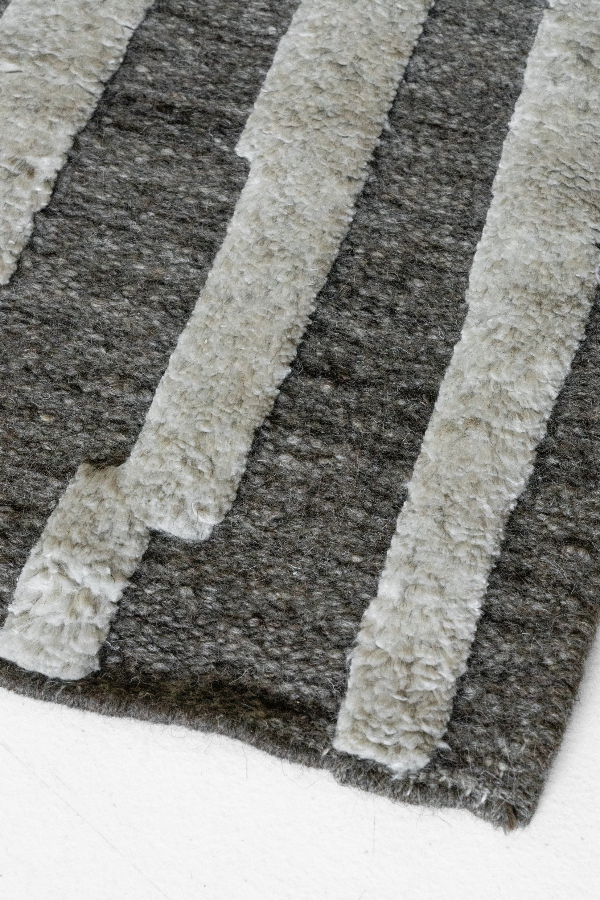 District-Loom-Strata-Collection-Pillar-Detail-Corner-Angle