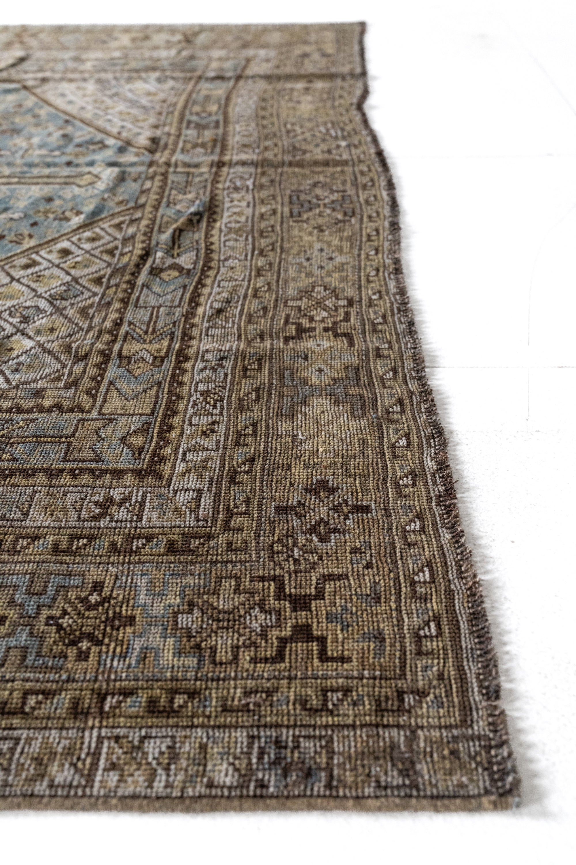 District-Loom-Vintage-Area-Rug-Miles-Edge-Corner
