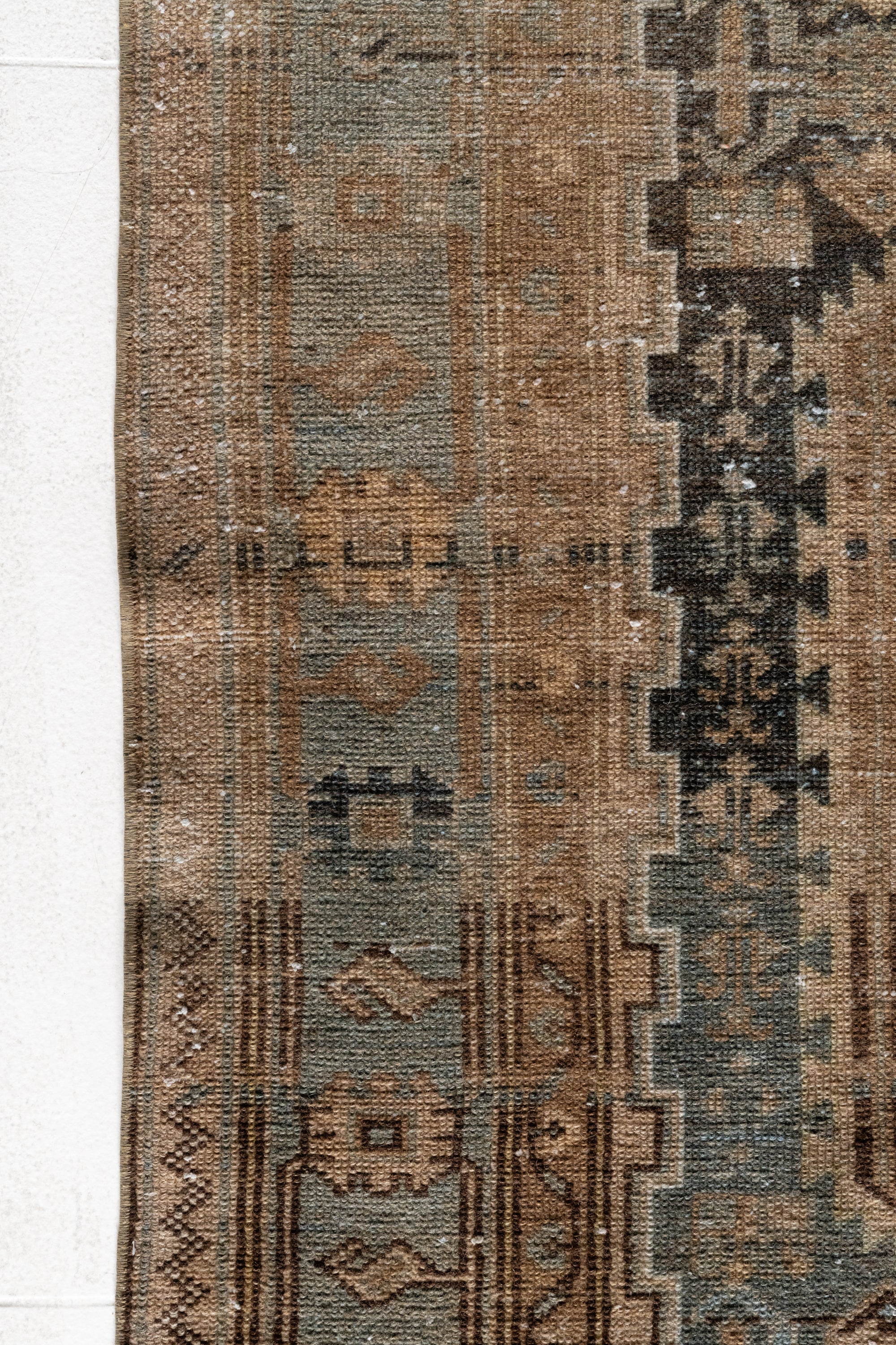 District-Loom-Vintage-Scatter-Rug-Detail-Styled-Edge