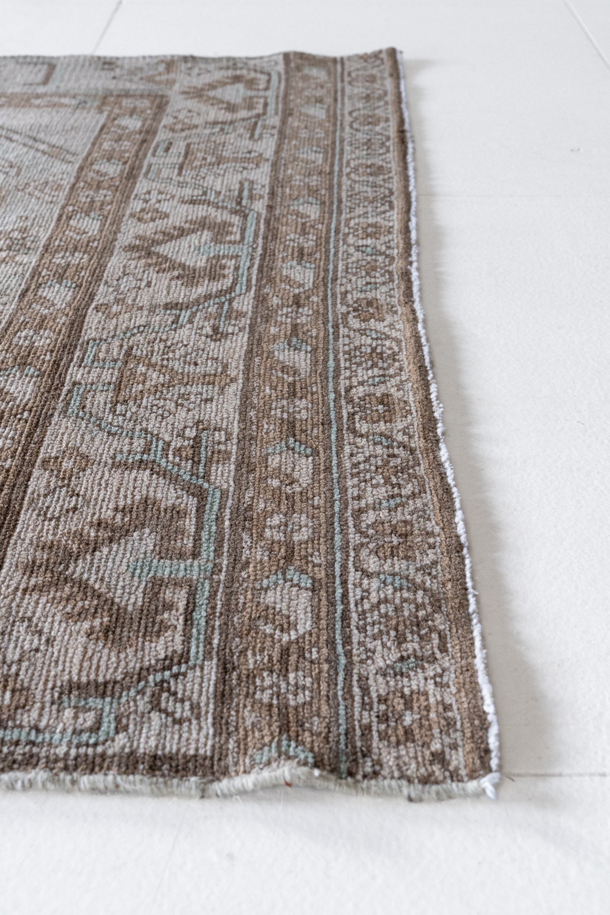 District Loom-Vintage-Malayer-Runner-Rug-Lolo-Detail-Edge-Corner