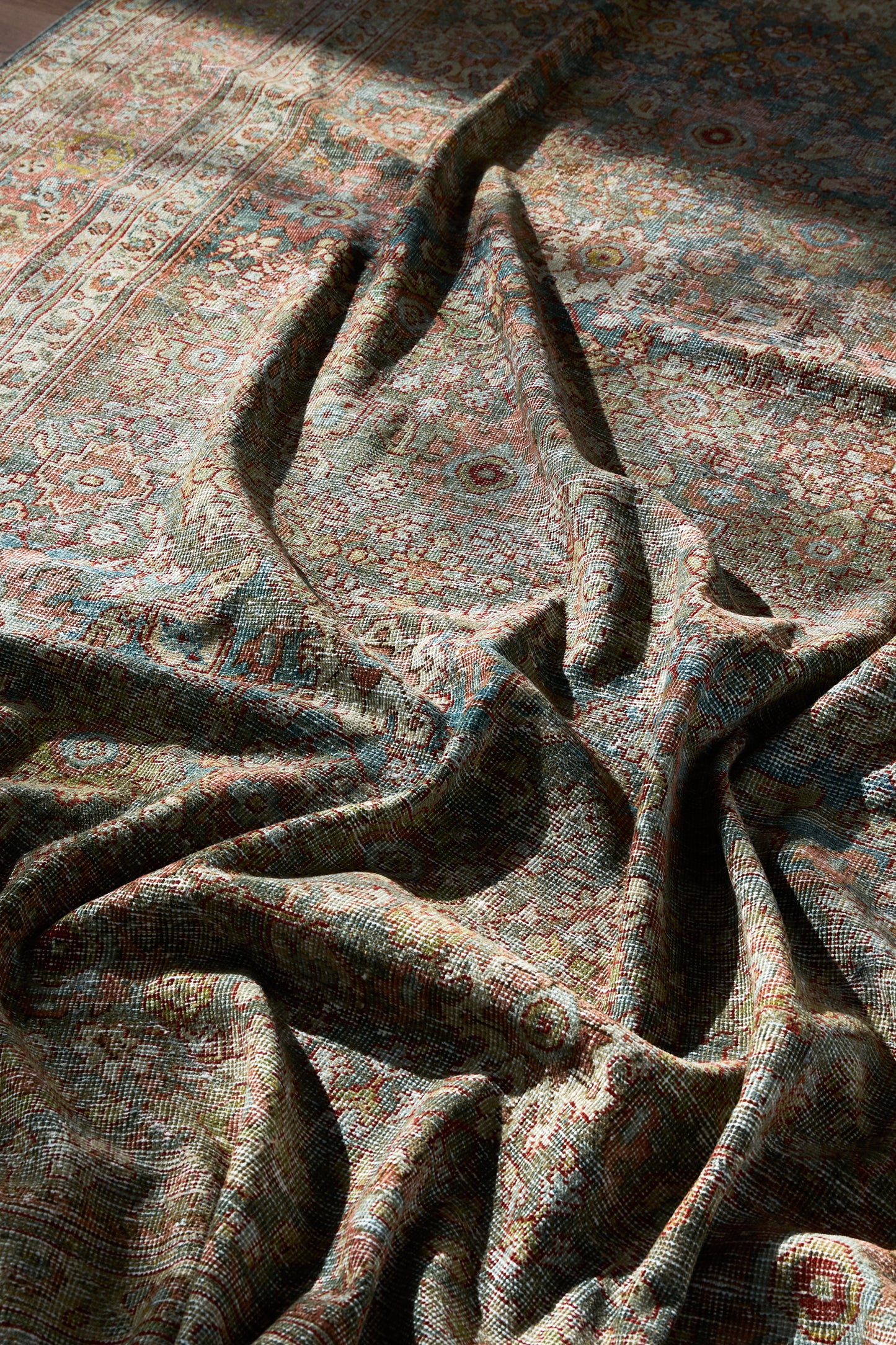 District loom Vintage Area Rug Reed