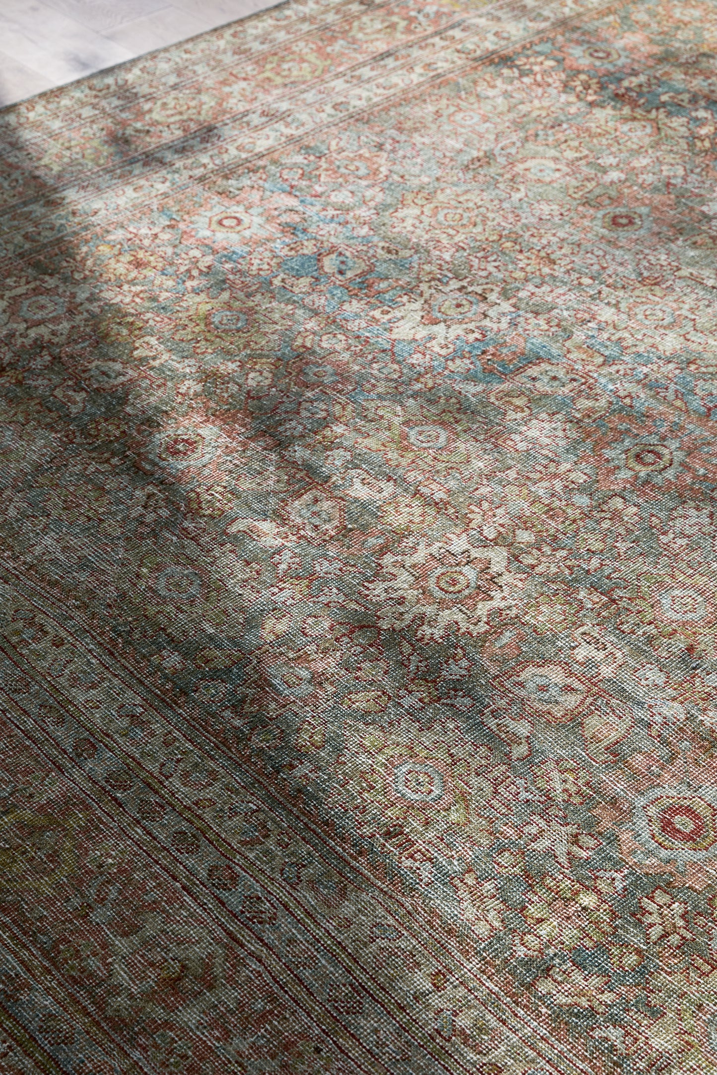 District loom Vintage Area Rug Reed