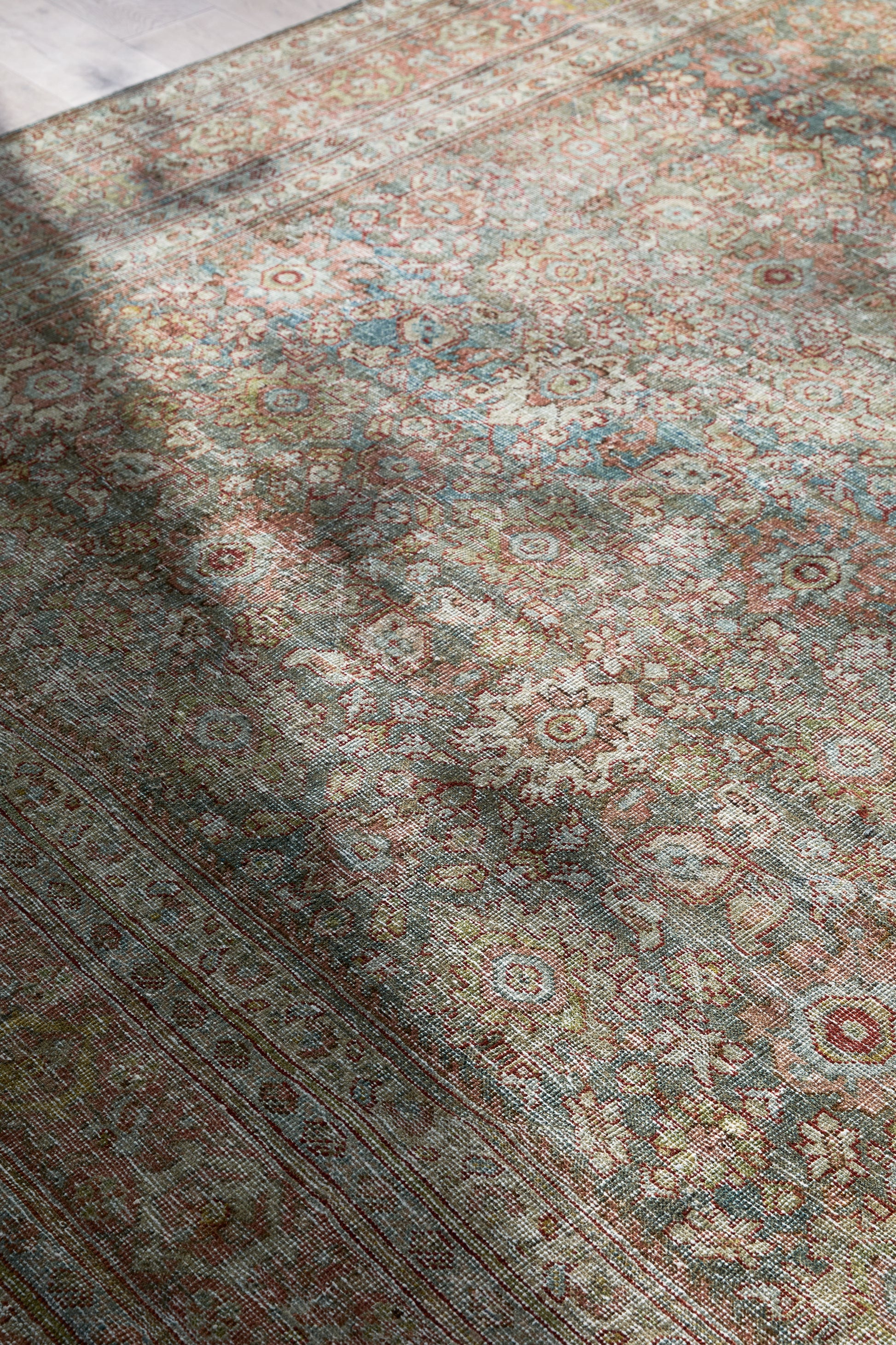 District loom Vintage Area Rug Reed