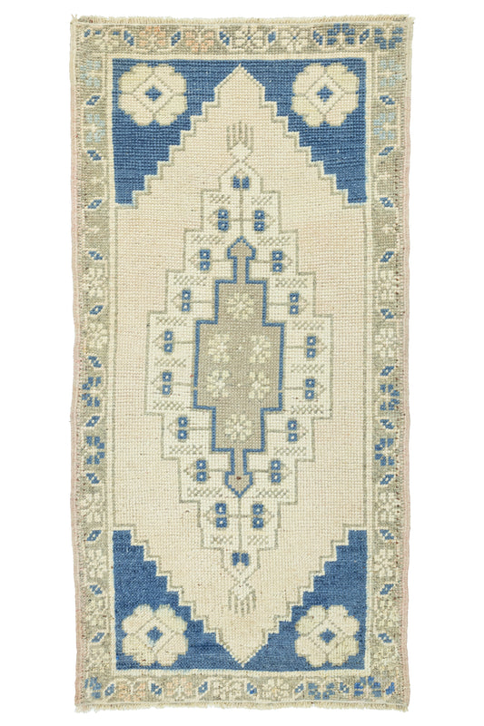 Vintage Turkish Mini Rug No. 787