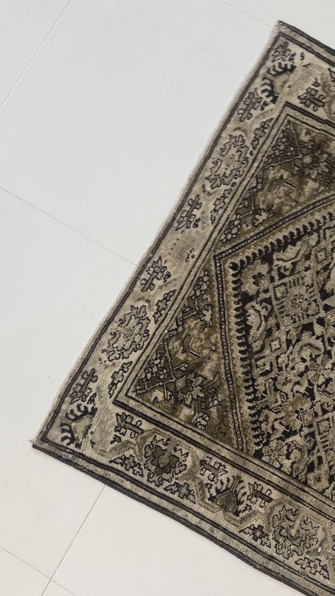 District-Loom-Vintage-Malayer-Scatter-Rug-Flint-Pan-Video