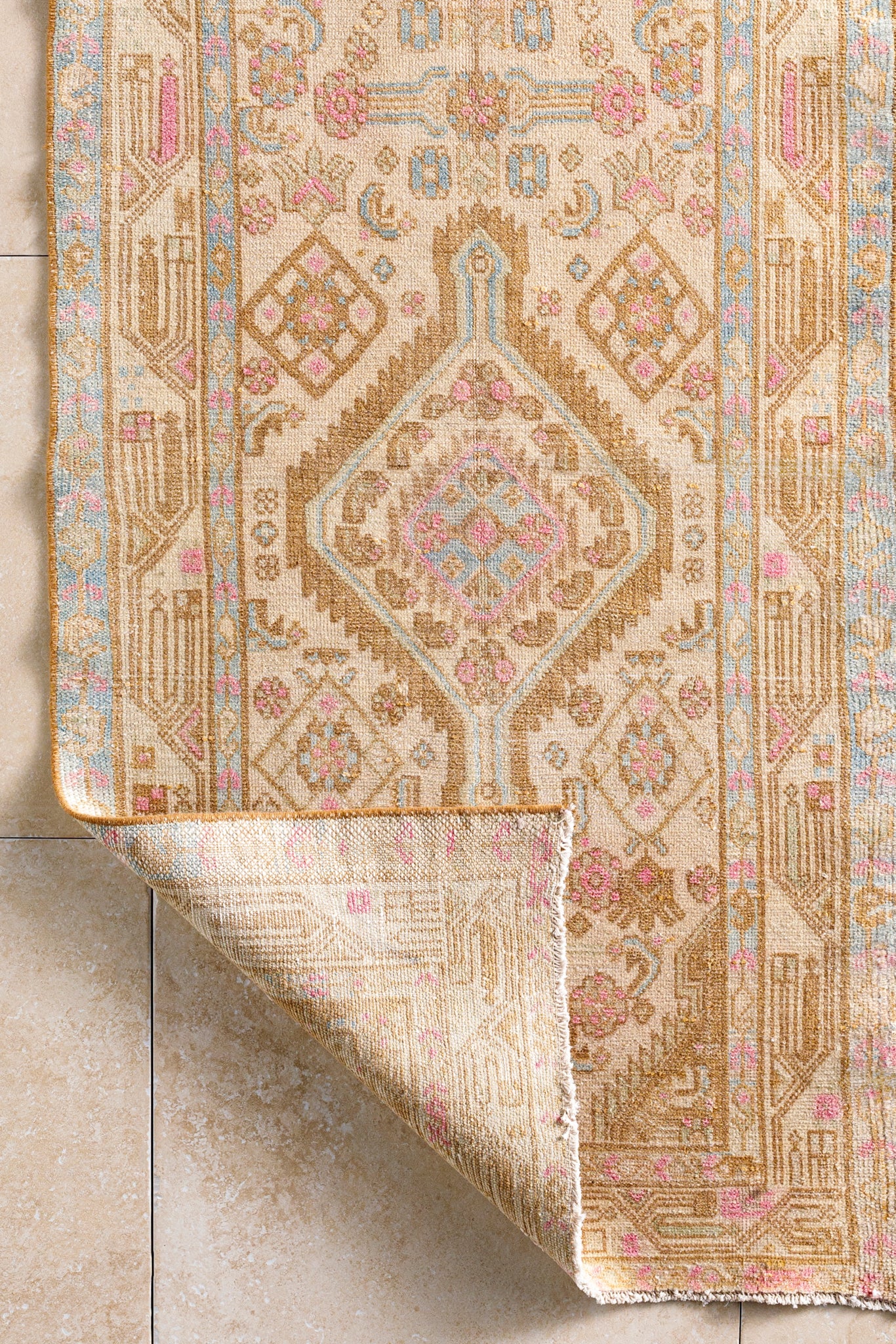Rosebud | 2'5 x 9'2