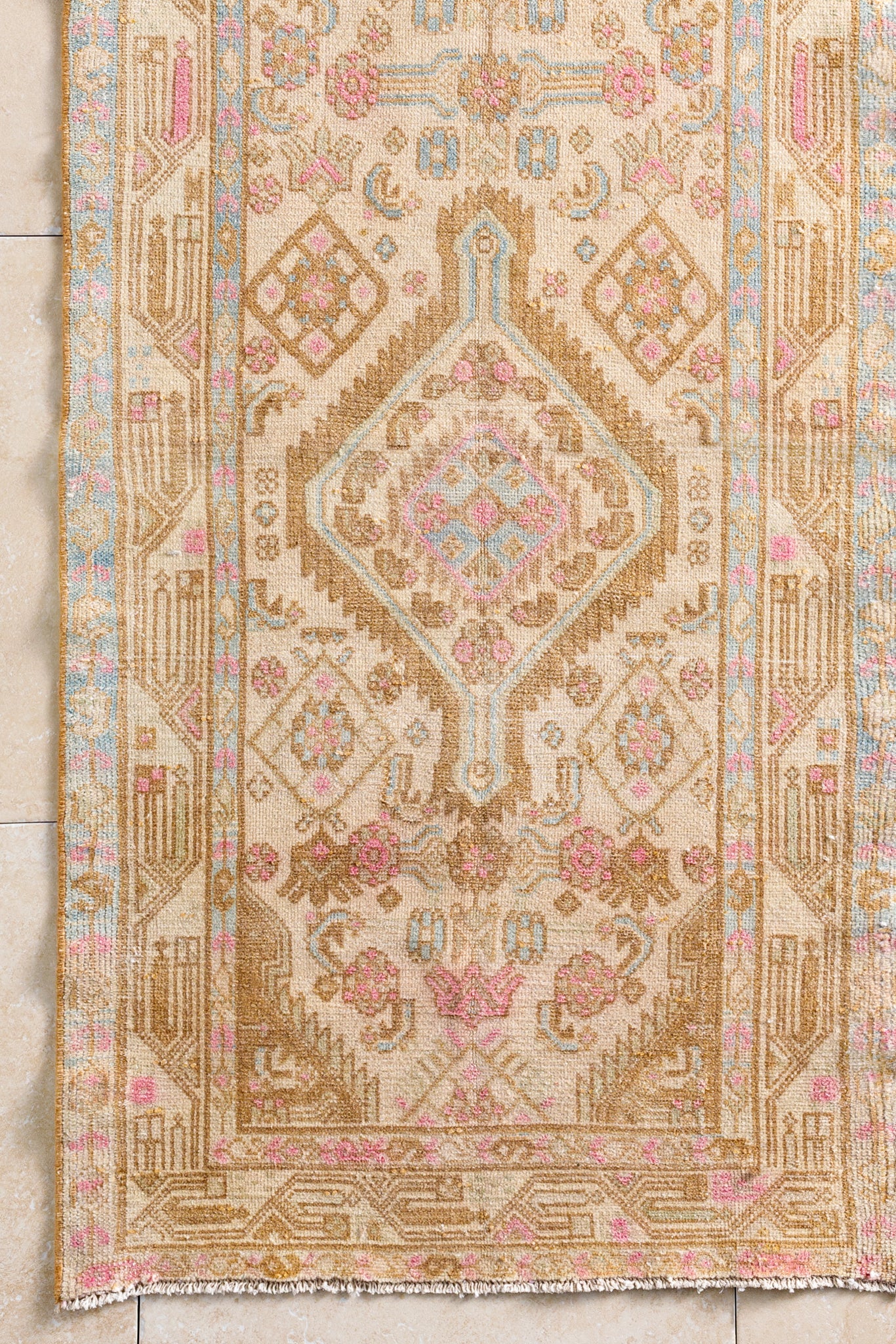 Rosebud | 2'5 x 9'2